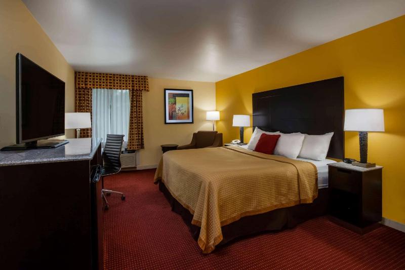 King Room - Non-Smoking - Private Entrance image 1