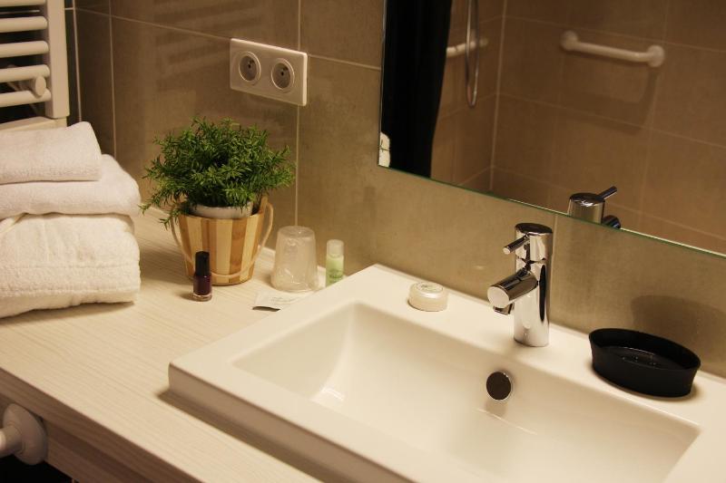 Deluxe Room  (disability access)  image 2