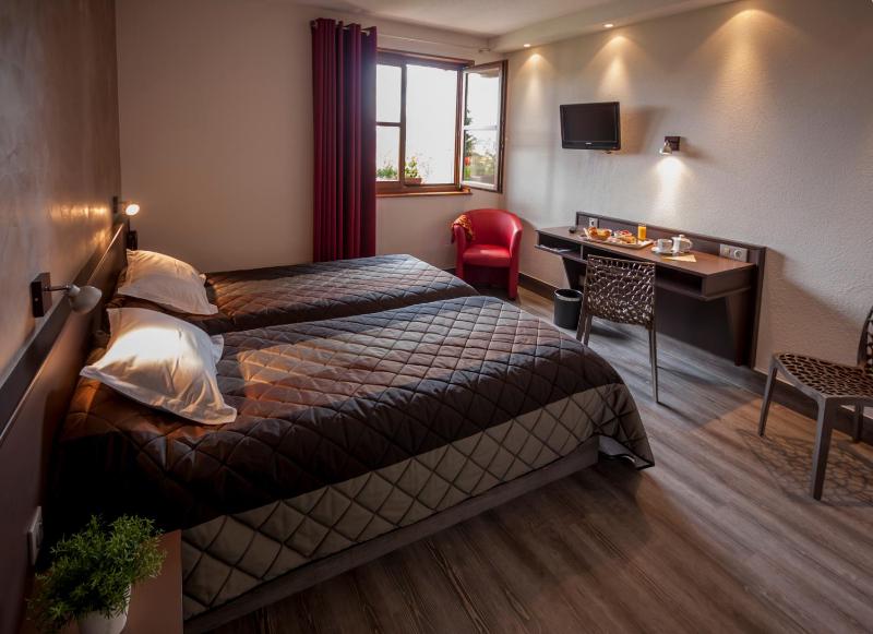 Twin Room image 2