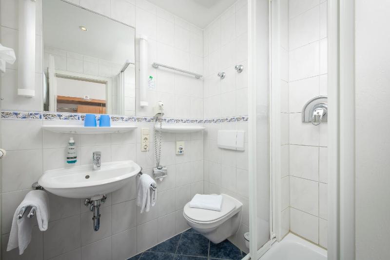 Single Room image 2