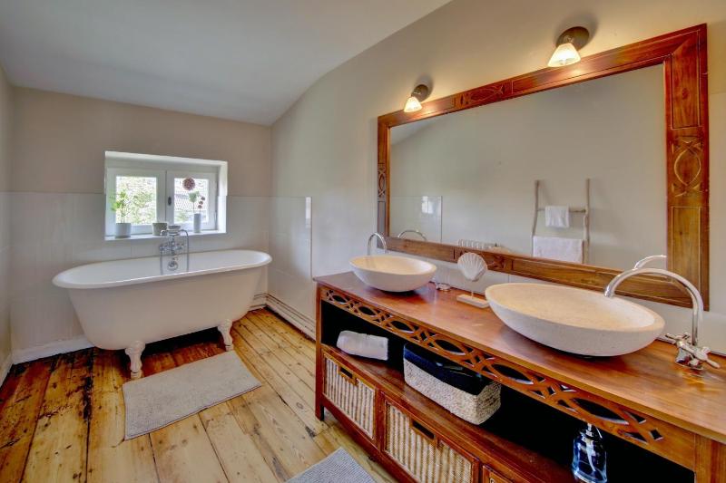 Four-Bedroom Apartment image 3