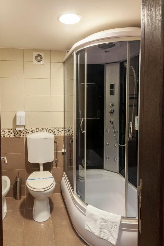 Double Room image 3