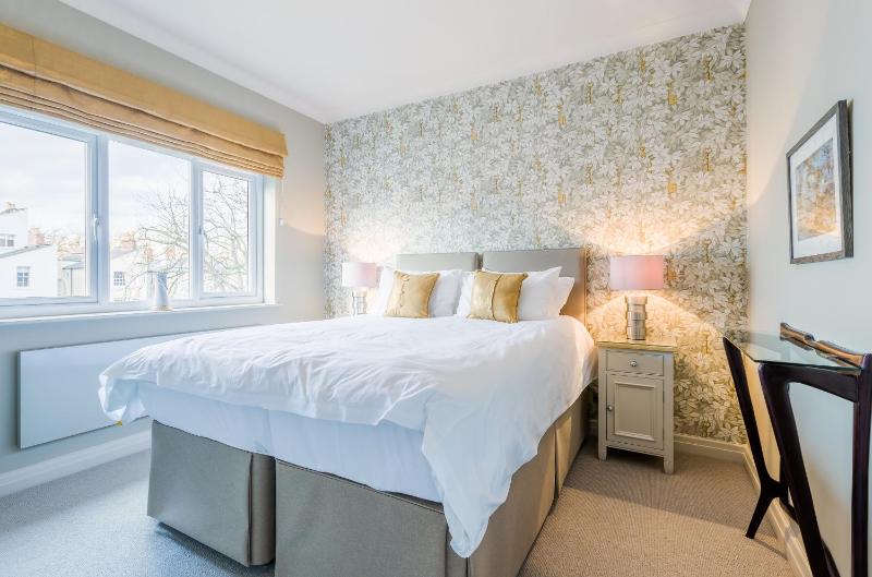 Luxury Apartments - 10 Royal Parade - image 3