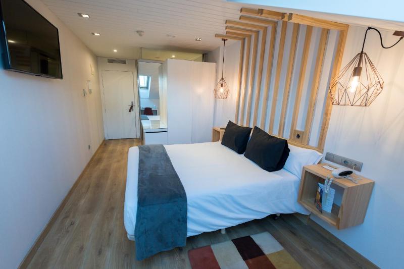 Double Room with Sofa Bed image 3