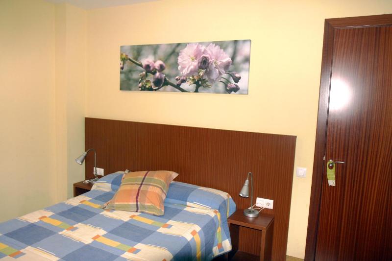 Double Room with Pool View image 3