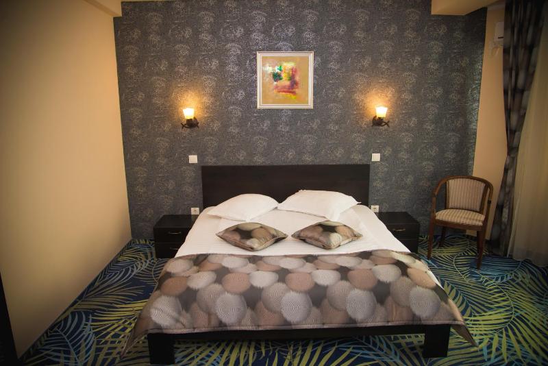 Double Room image 3