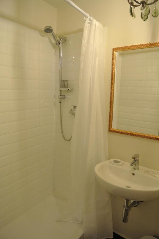 Superior Queen Room image 3