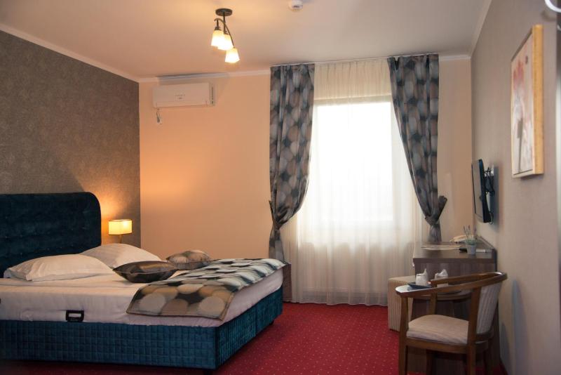 Double Room image 3