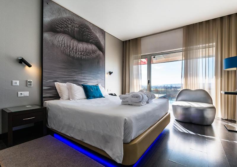 Superior Double Room with Spa Bath image 3