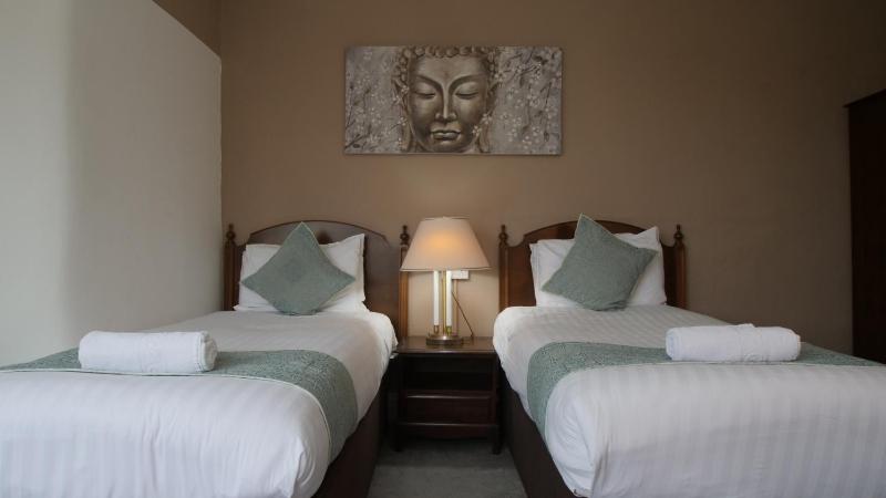 Twin Room image 1