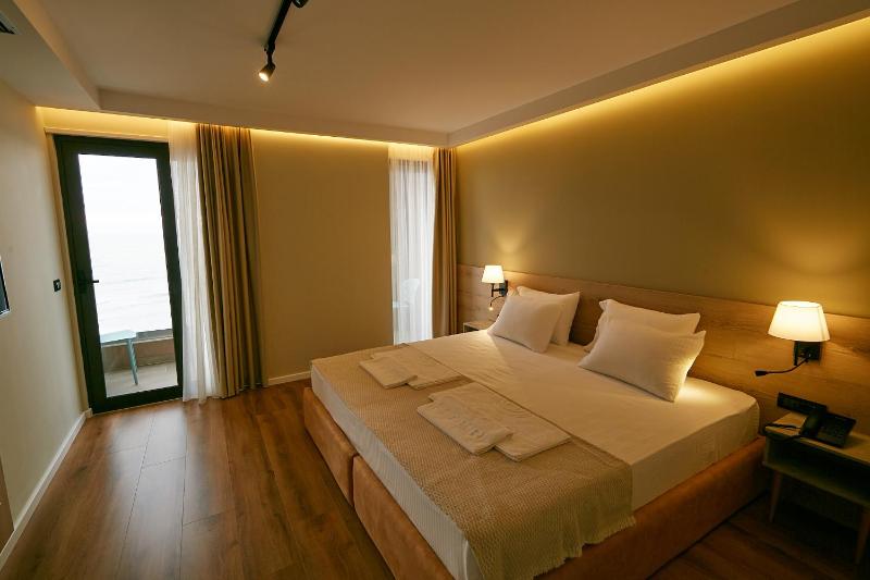 Family Room with Sea View image 1