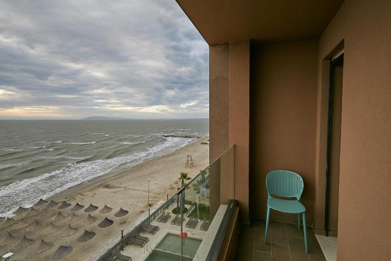 Family Room with Sea View image 2