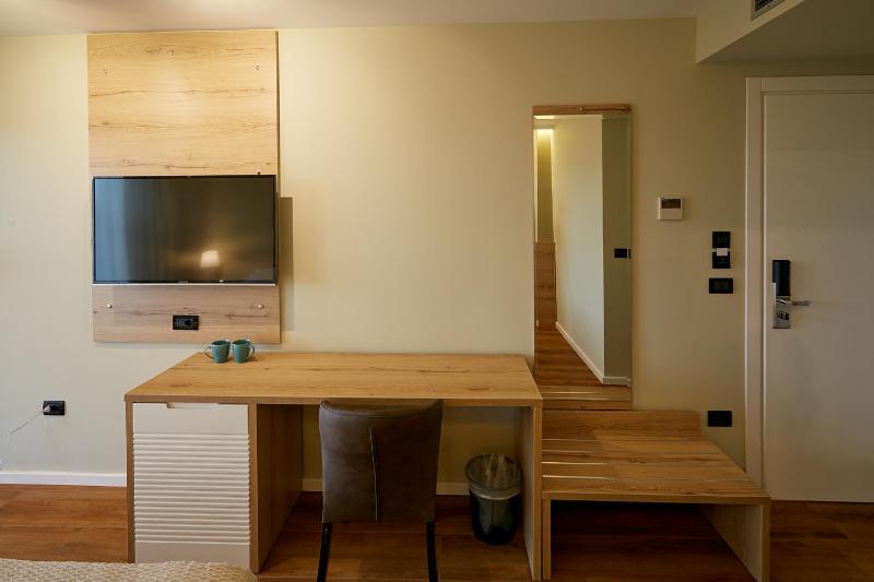 Standard Double Room with Side Sea View image 2