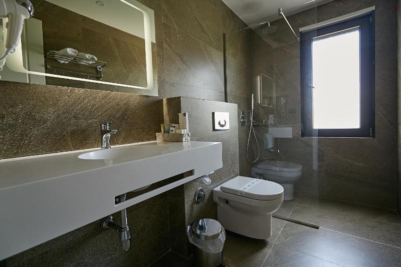 Superior Suite with Sea View image 4