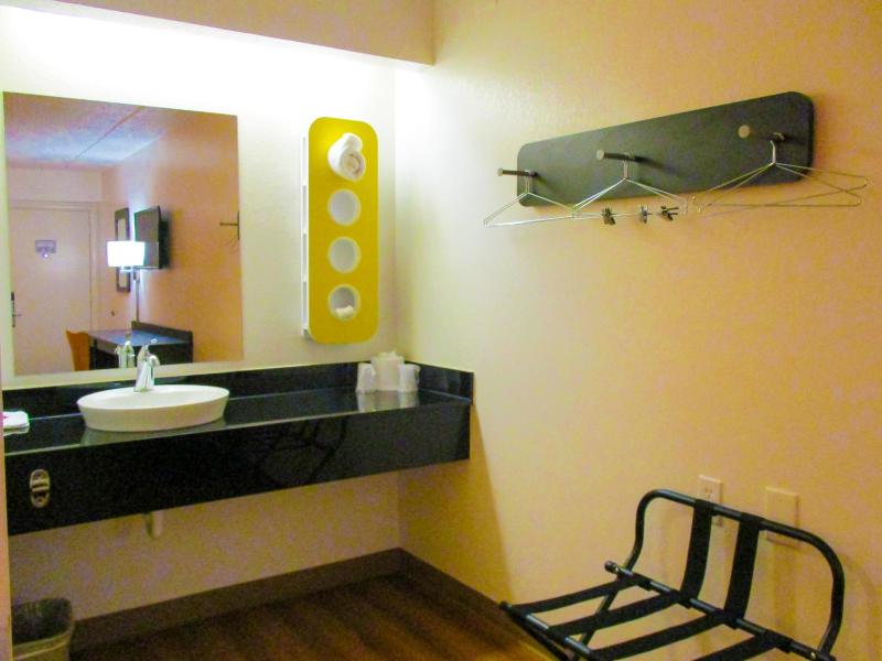 Motel 6-Memphis TN - Downtown - image 7