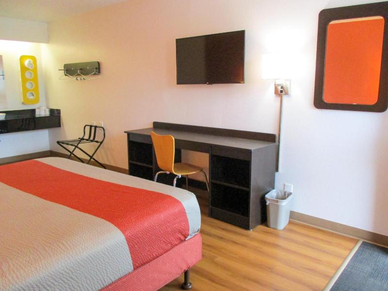 Motel 6-Memphis TN - Downtown - image 37