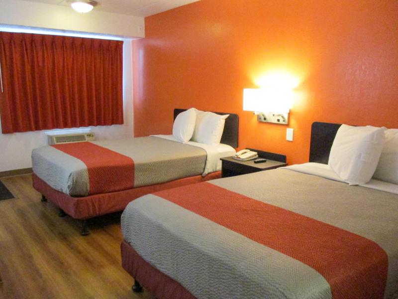 Motel 6-Memphis TN - Downtown - image 2