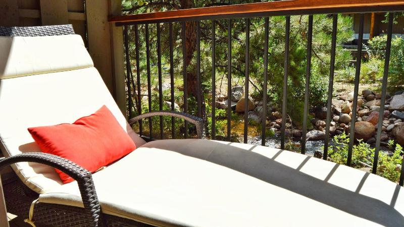 Deluxe Double Queen Room with River View image 2