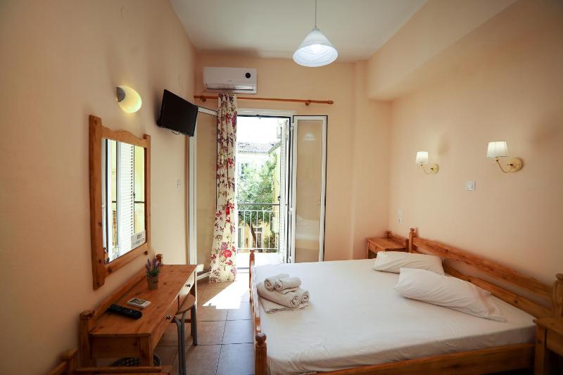 Double or Twin Room image 4