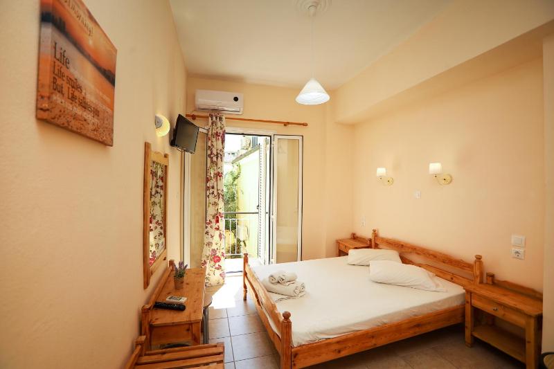 Double or Twin Room image 3