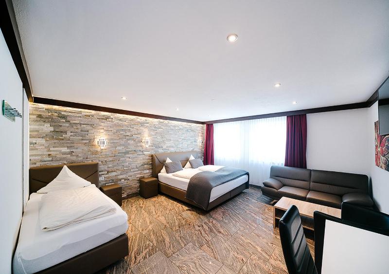 Superior Triple Room (Annex) image 3