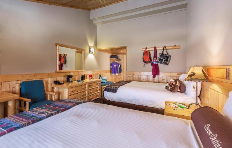 Queen Room with Two Queen Beds - Pets not allowed image 1