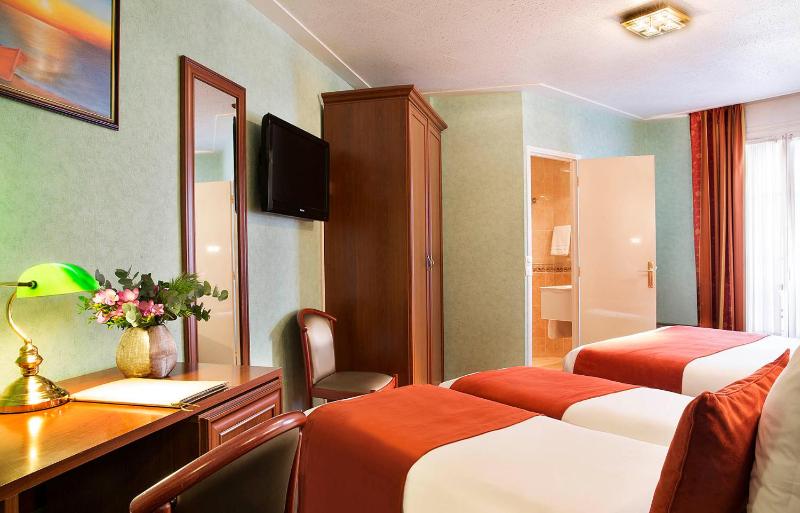 Quadruple Room image 3