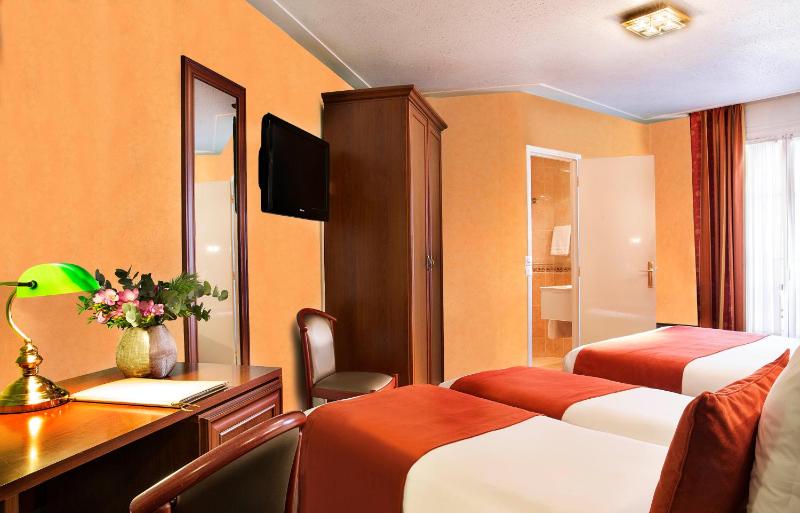 Quadruple Room image 1