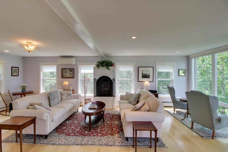 Seven Bedroom House image 2