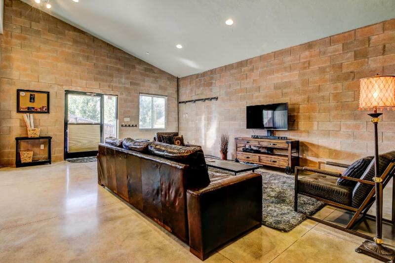 Three Bedroom Apartment image 1