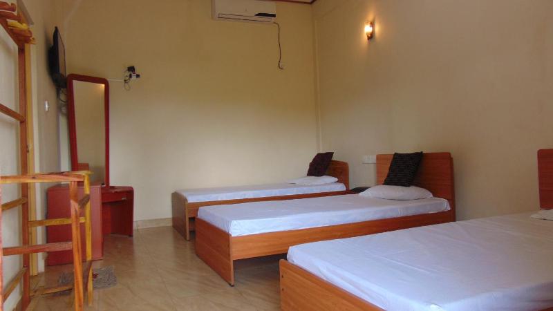 Standard Triple Room image 2