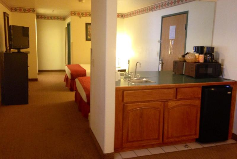 Studio Suite with Two Queen Beds - Non-Smoking image 4