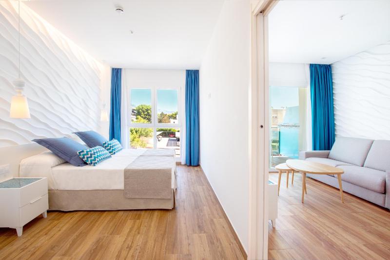 One-Bedroom Apartment with bathroom for disabled image 1