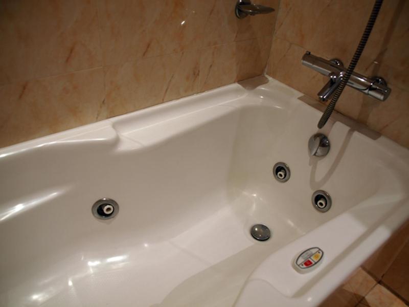 King Suite with Spa Bath image 2