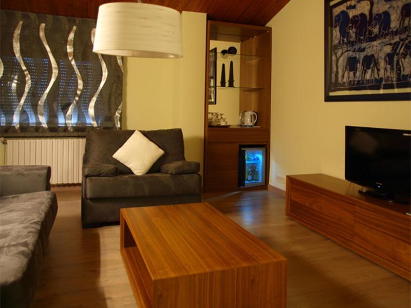 King Suite with Spa Bath image 4