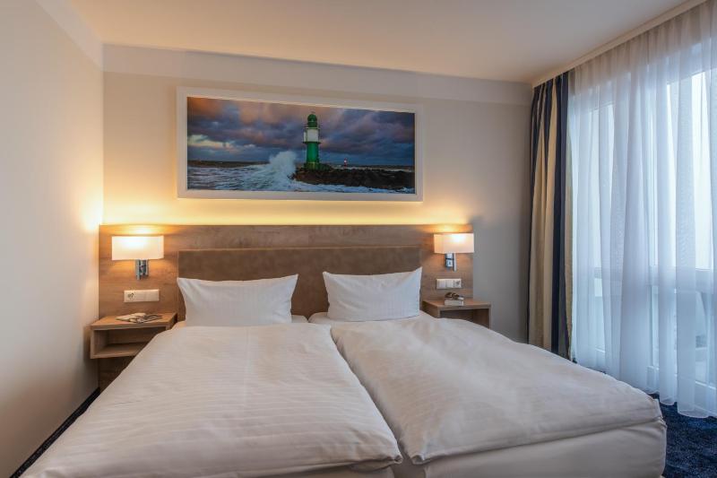 Double Room with Balcony image 2