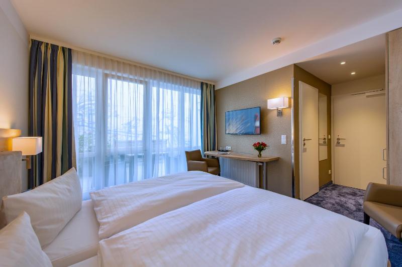 Double Room with Terrace image 2