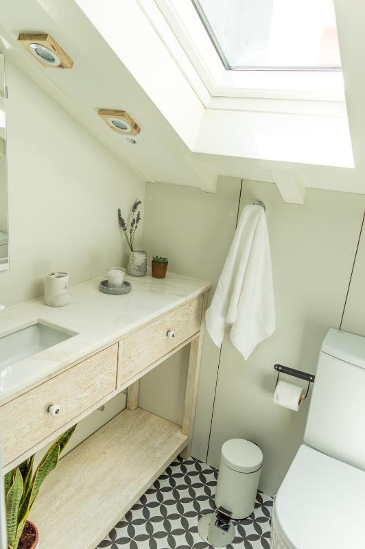 Queen's Garden Hostel - image 4