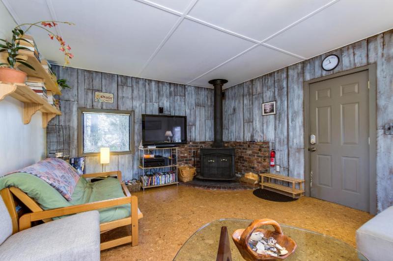 Two Bedroom House image 4