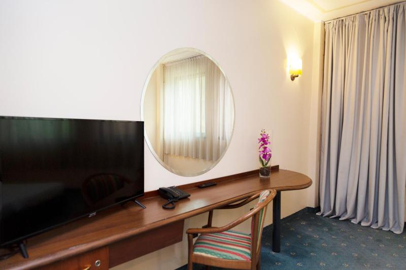 Twin Room image 3
