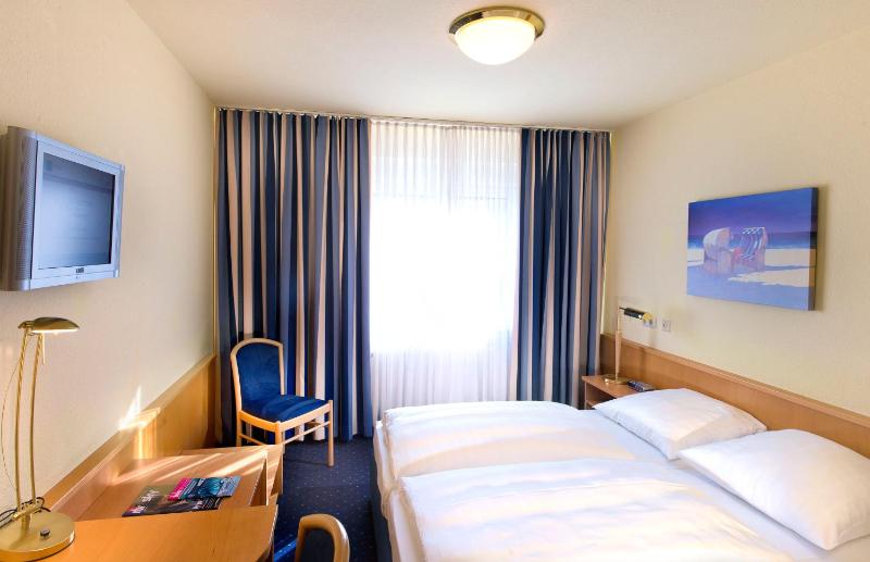 Tryp By Wyndham Luebeck Aquamarin - image 14