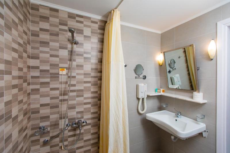 Triple Room Pool View image 2
