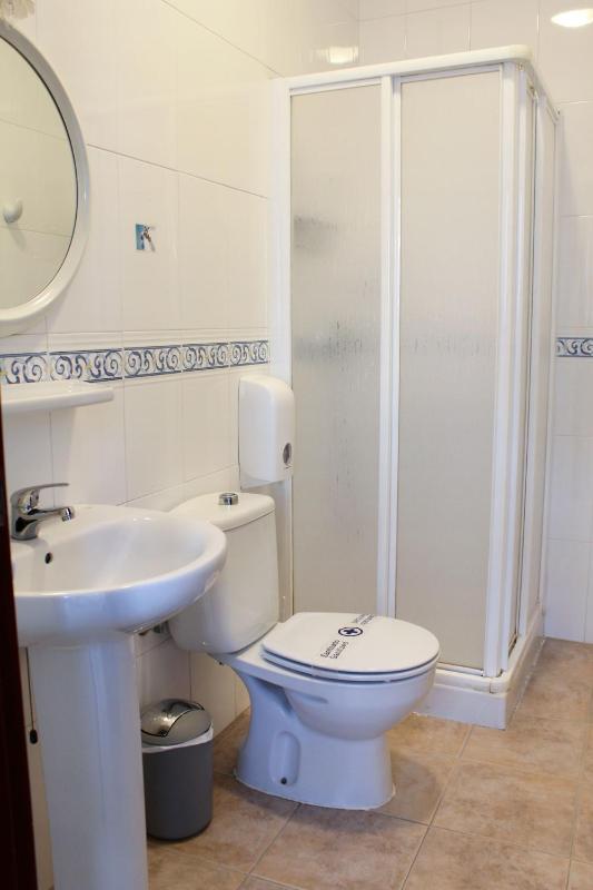 Single Room with Private Bathroom image 2