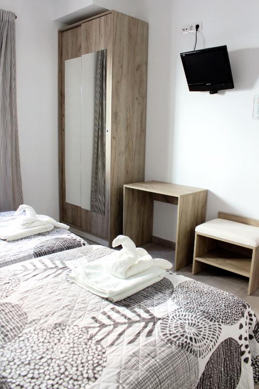 Double or Twin Room with Private Bathroom image 4
