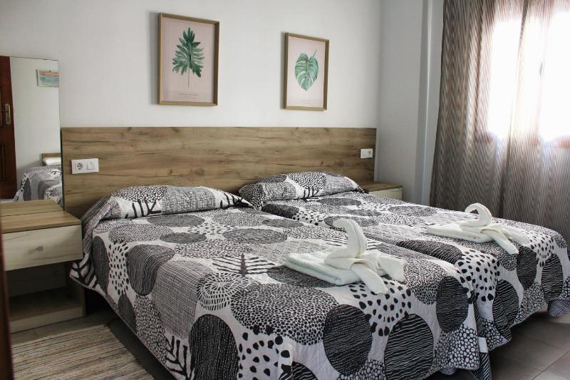 Double or Twin Room with Private Bathroom image 3