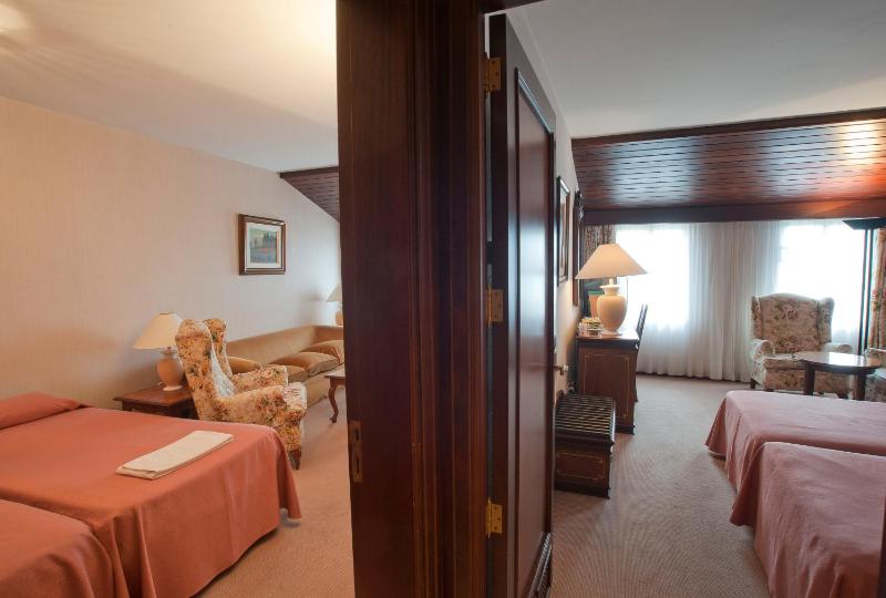 Quadruple Room image 3