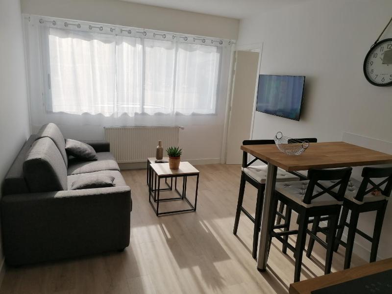 One-Bedroom Apartment image 1
