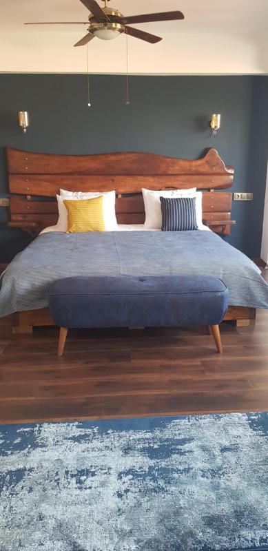 Large Double Room image 4