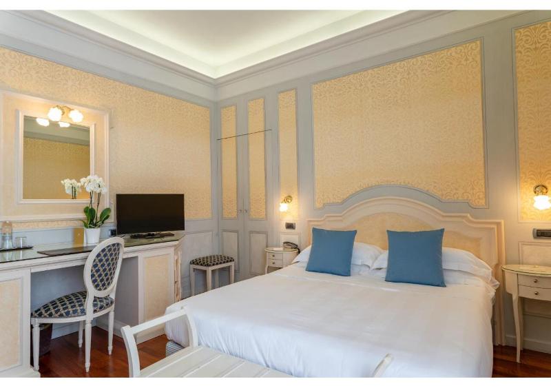 PHI Hotel Canalgrande - image 11