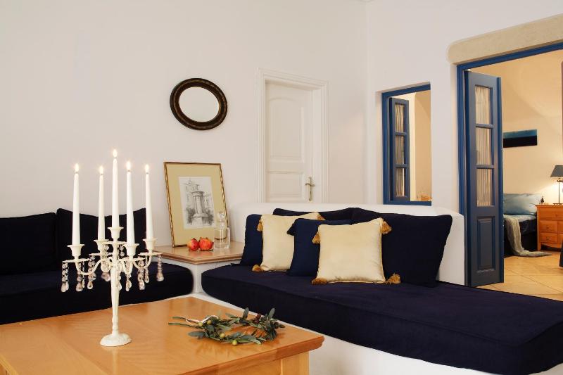 Superior One-Bedroom Suite with Hot Tub image 3